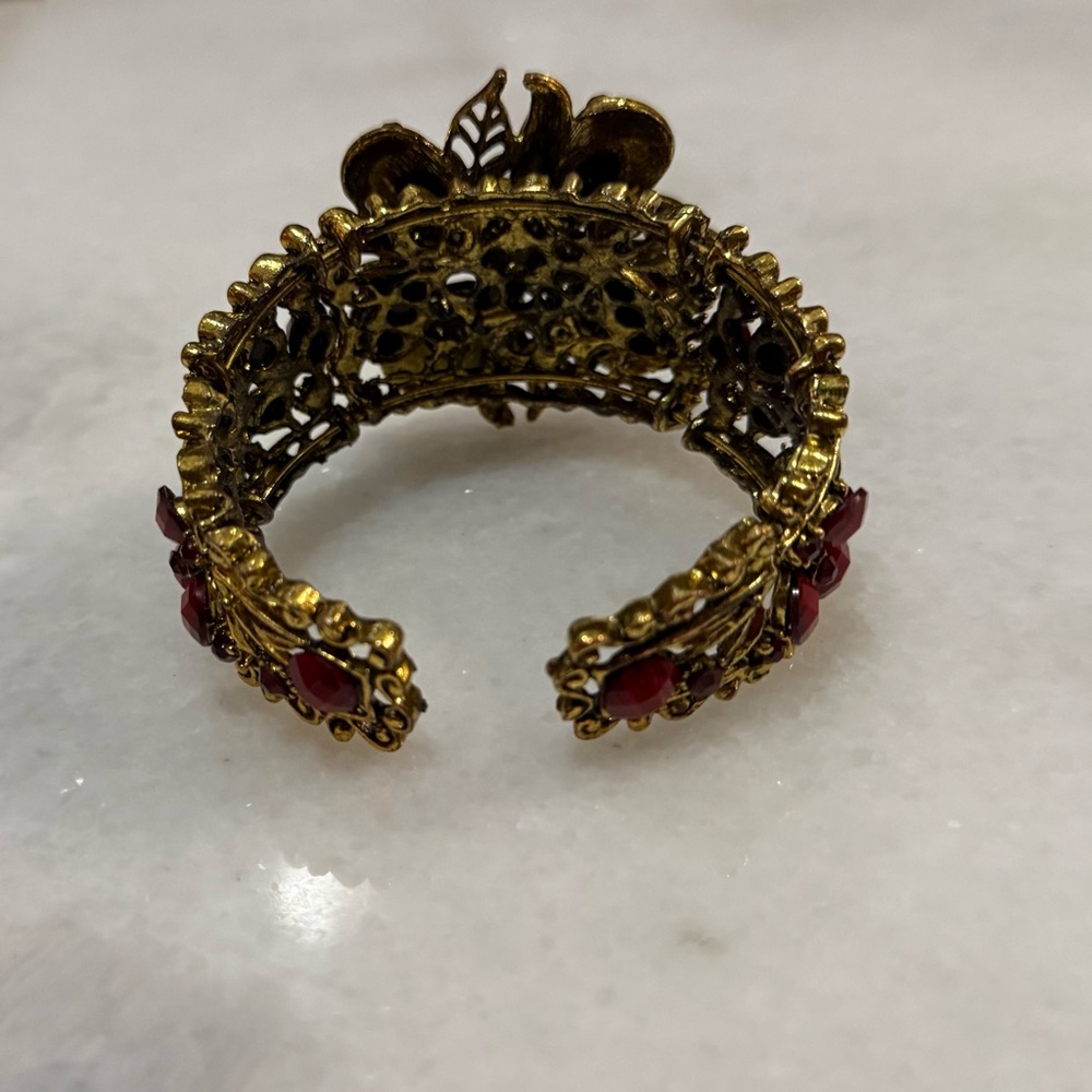 ✔️Victorian-style Red Crystal Floral Bronze Tone Flex Cuff - Picture 6 of 8